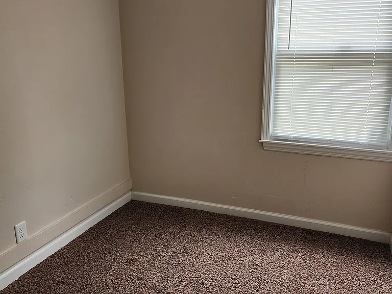 1129 Roosevelt St — Photo 9