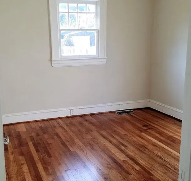 2372 Greenway Ave — Photo 11