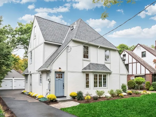 44 Pomander Walk, Ridgewood Village, NJ 07450