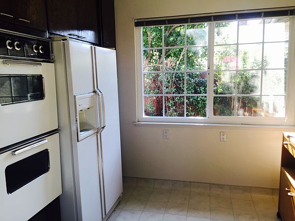 3rd image of 914 Heatherstone Ave