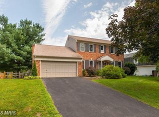 602 Country Club Dr SW, Leesburg, VA 20175