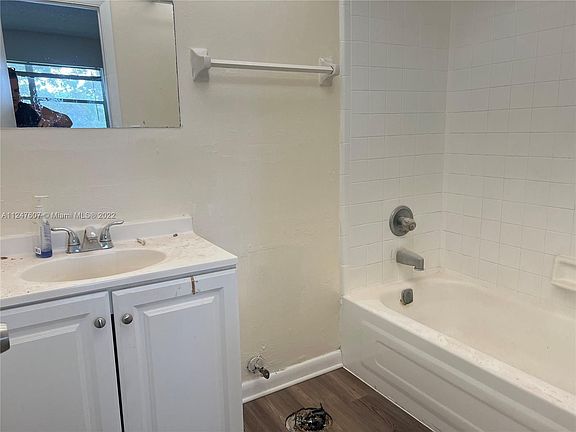 5th image of 7920 Colony Cir N APT 208