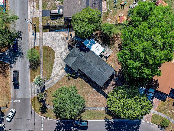 3rd image of 295 BLAIRMORE Boulevard E