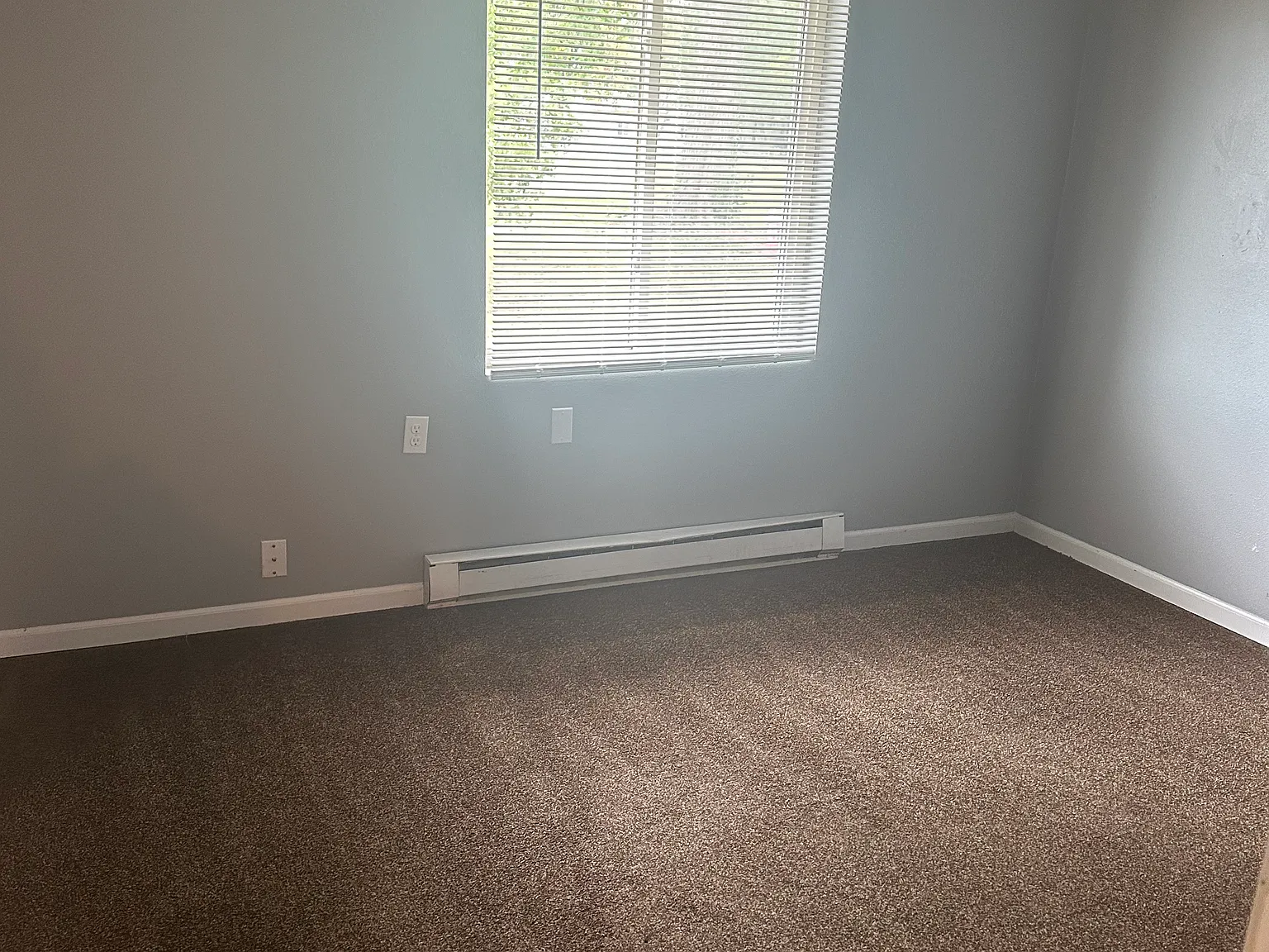 101 E Katy Ln — Photo 3