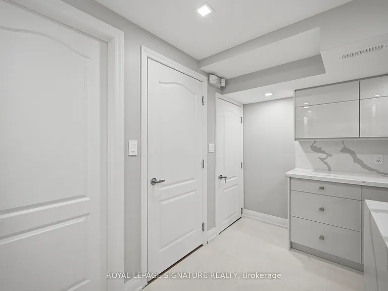 91 Roulette Cres #2 — Photo 7