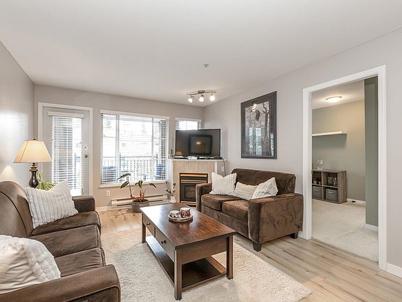 2nd image of 3065 Primrose Ln #304