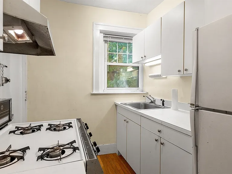 590 Washington St #3 — Photo 10