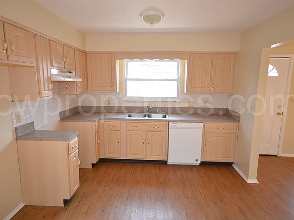 4th image of 815 Albemarle Ave