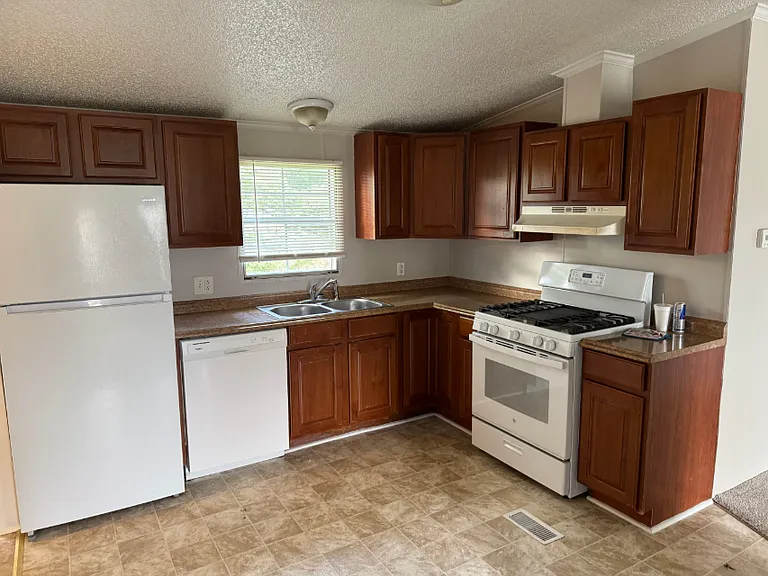 Fairview Crossing — Photo 12