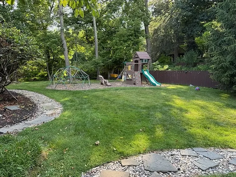 7 Jefferson Ave — Photo 3