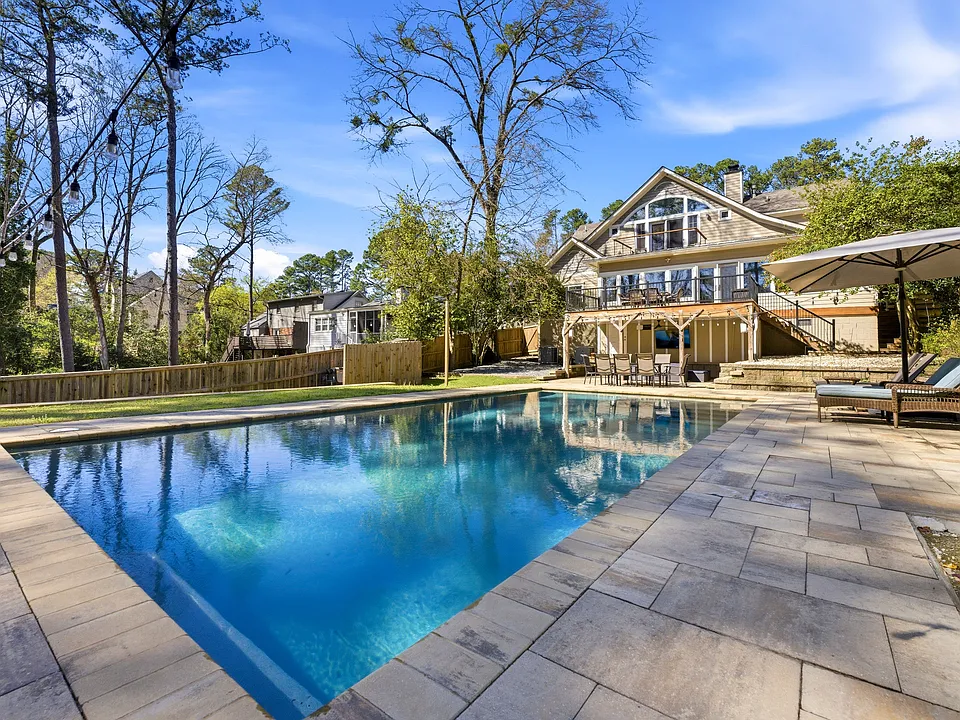 955 Cardova Dr NE