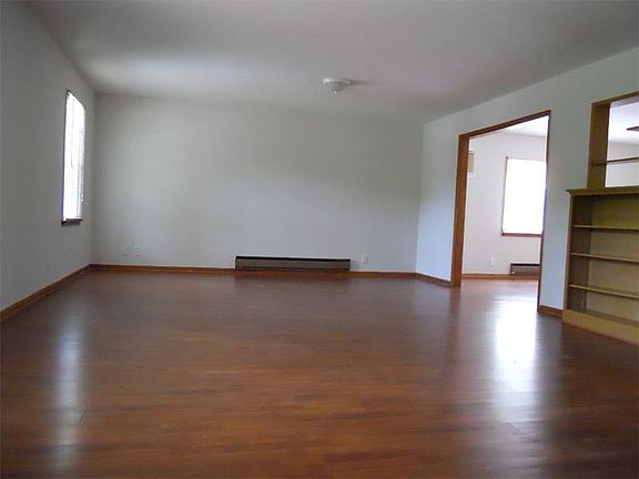 2nd image of 2173 Sun Valley Dr SE