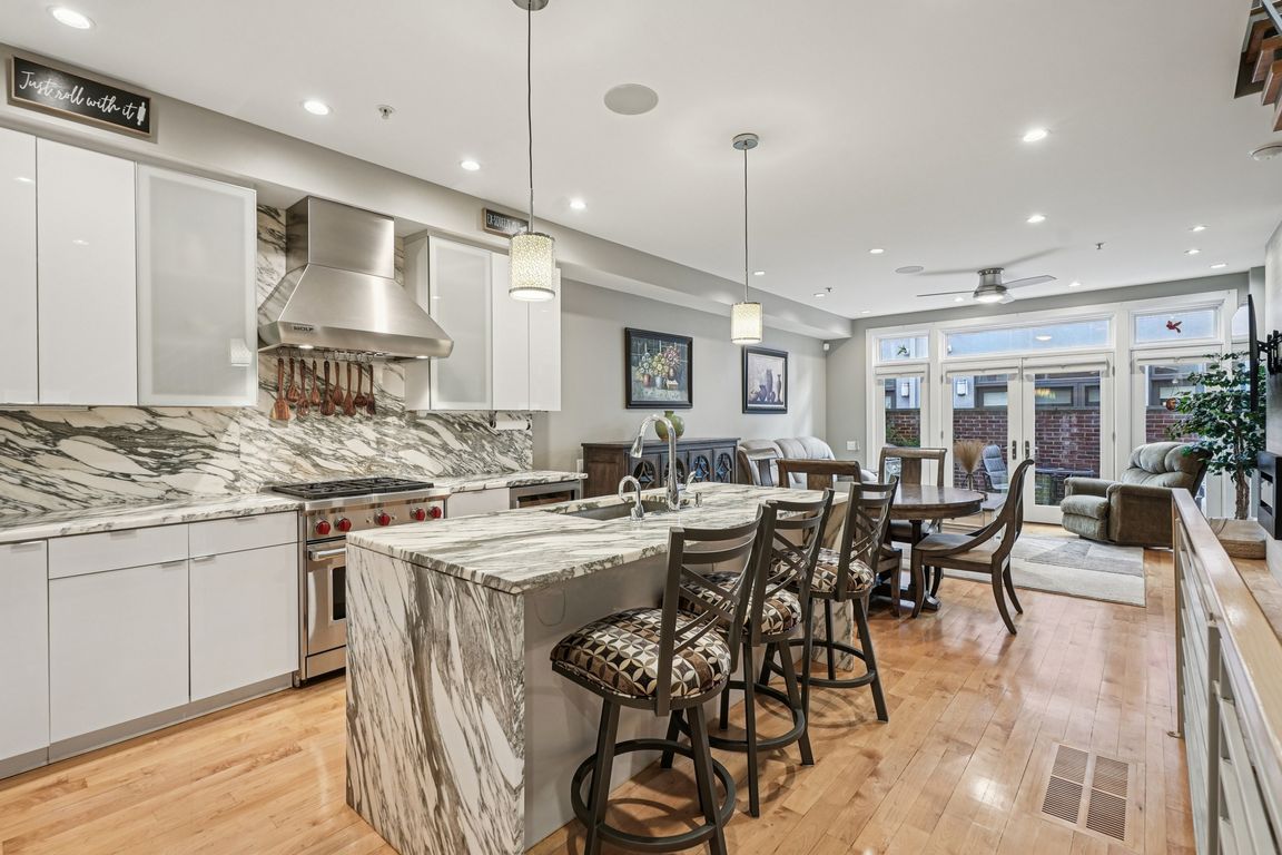 Bainbridge St-S2511-015.jpg