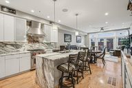 Bainbridge St-S2511-015.jpg