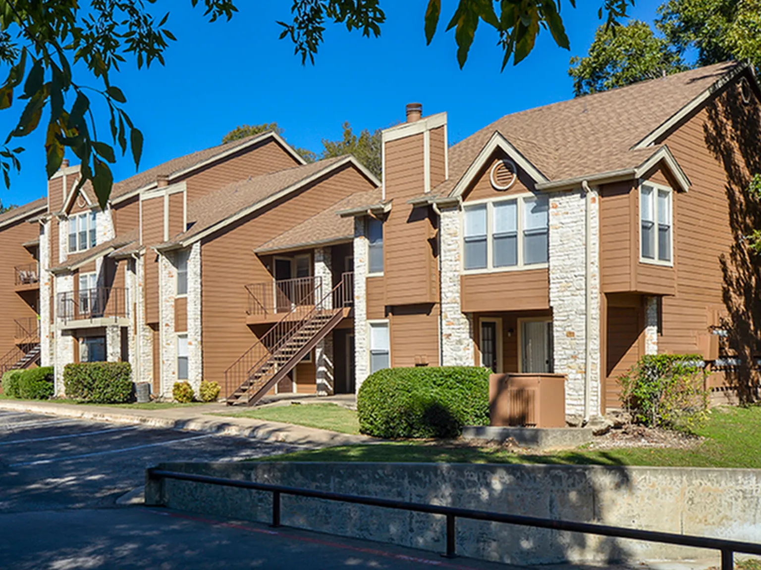 Willow Brook Apartments — Photo 3