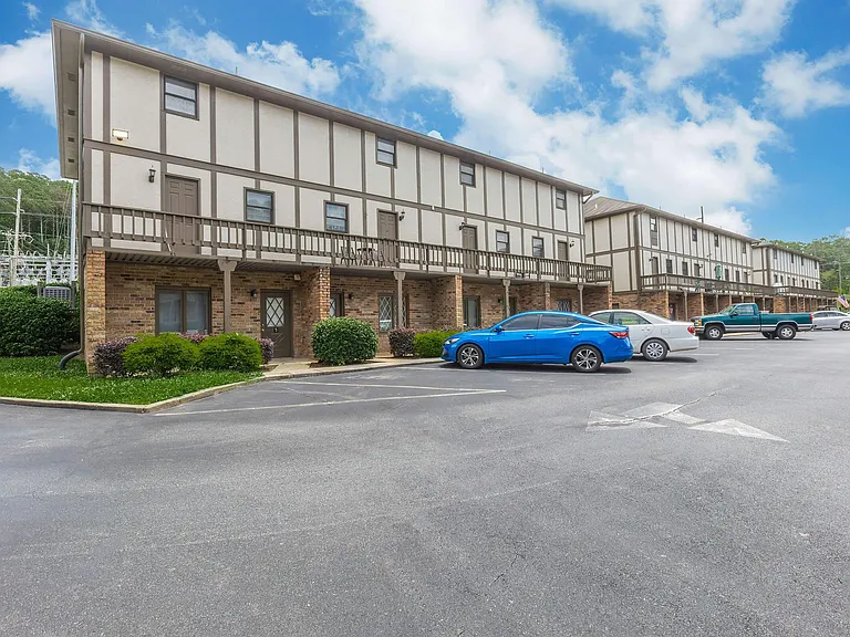 Welcome to Guest House, where convenience meets comfort. Enjoy spacious living, modern amenities, and a vibrant community atmosphere. Conveniently located with easy access to local attractions, your ideal home awaits. Schedule a tour today!