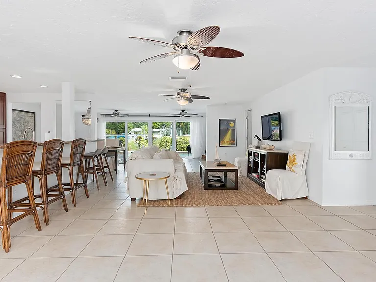 606 Key Royale Dr — Photo 17
