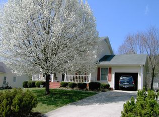 11 Primrose Ln, Asheville, NC 28805