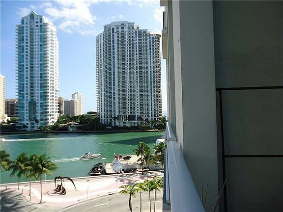 2nd image of 300 Biscayne Blvdway #726