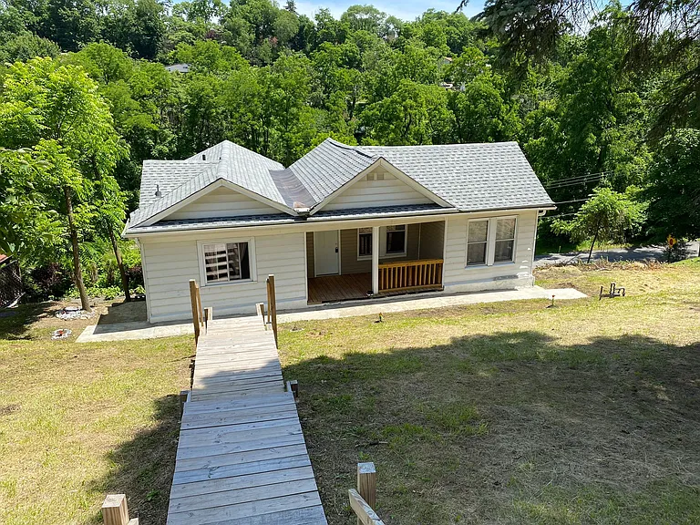 61 Pointview Rd #2 — Photo 41