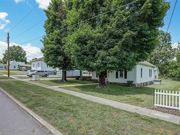 2nd image of 406 Greenwood St