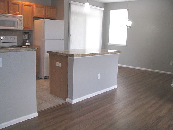 Kitchen & dining rm