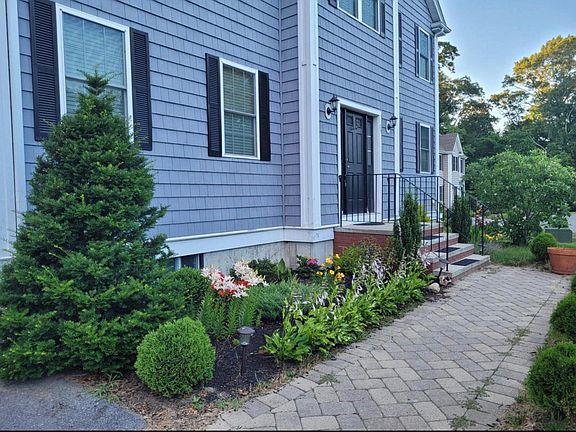 3rd image of 20 Dandelion Ln