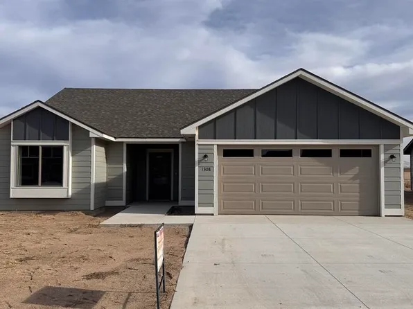 1308 Marboeuf Blvd, Dodge City, KS 67801