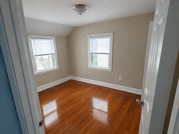 5th image of 76 Lawn Ave