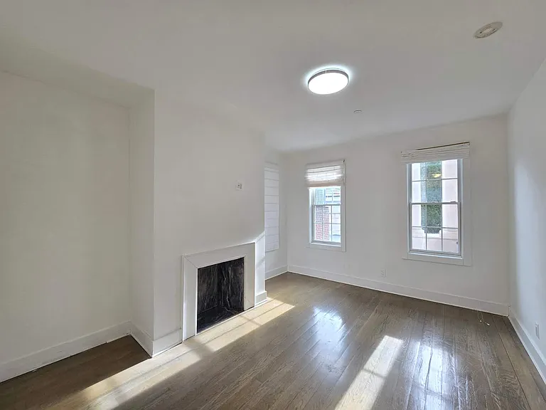 1811 Voorhies Ave #1 — Photo 12