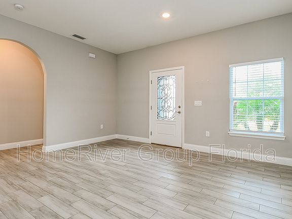 5th image of 400 Maitland Ct