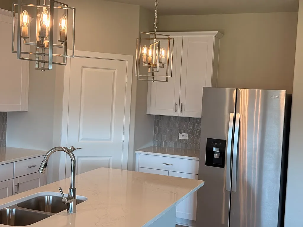 4 bed, 2477 sqft, $2,950 — Photo 4