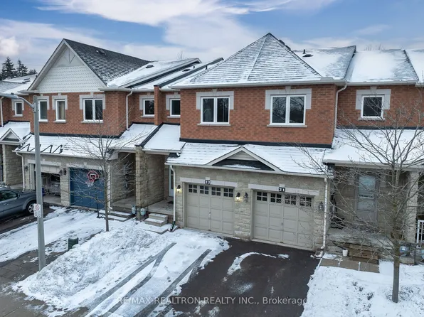 56 N Lake Rd #22, Richmond Hill, ON L4E 0G5