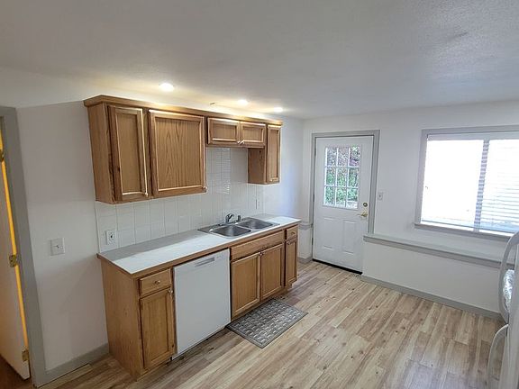 4th image of 2165 Ponderosa Dr SE