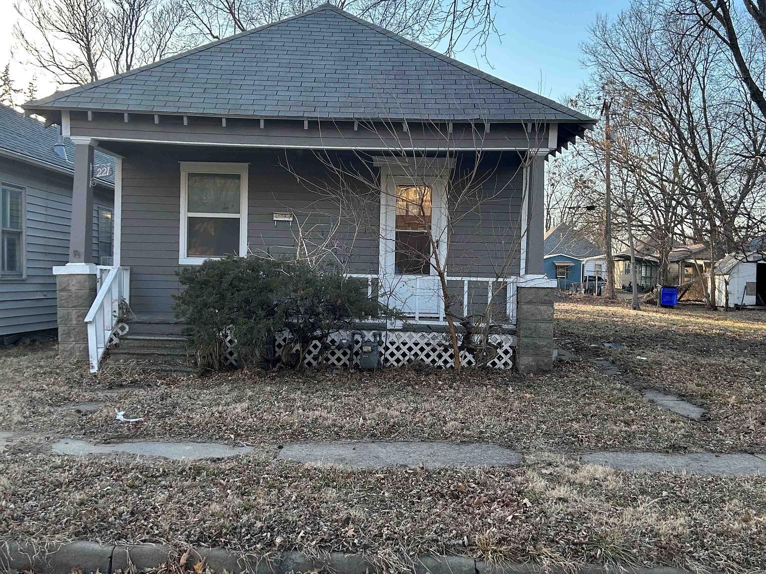 221 NE Grattan St, Topeka, KS 66616 | Zillow