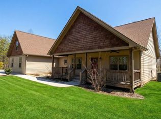 334 Summer Orchard Dr, Hendersonville, NC 28792