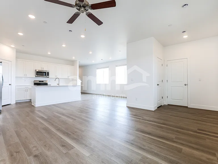 10159 Peoria Pkwy — Photo 5