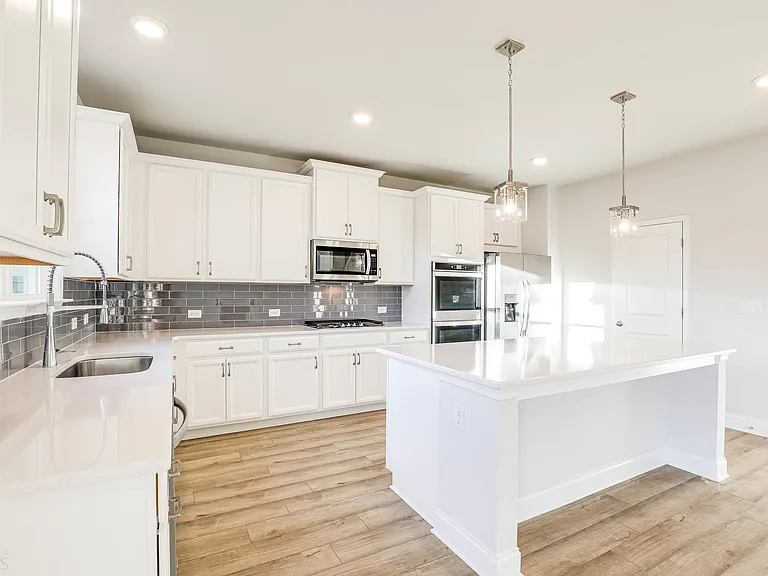 360 Caledonia Ct — Photo 18