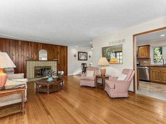 2nd image of 7719 Howe Dr
