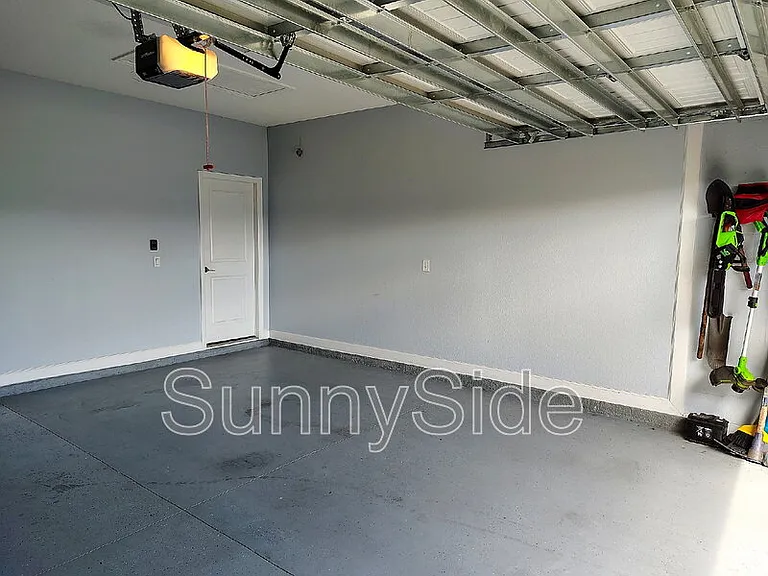 1047 Oak Bluff Dr — Photo 32