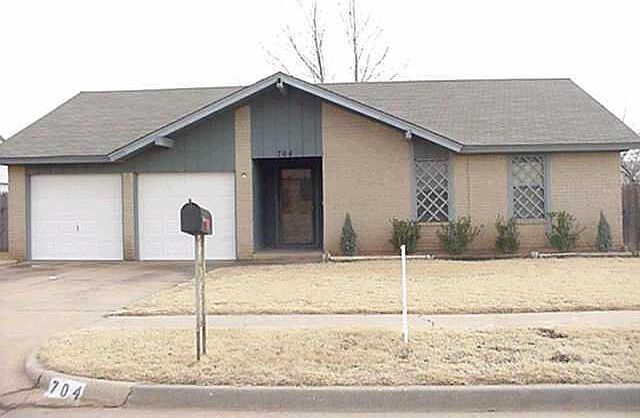 1st image of 704 Hazelwood Ln