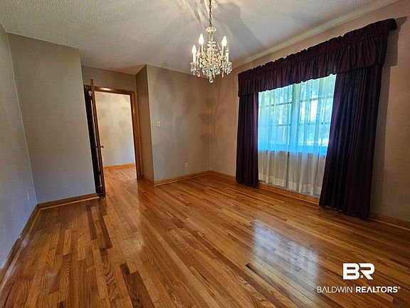 3rd image of 503 Sutherland Dr