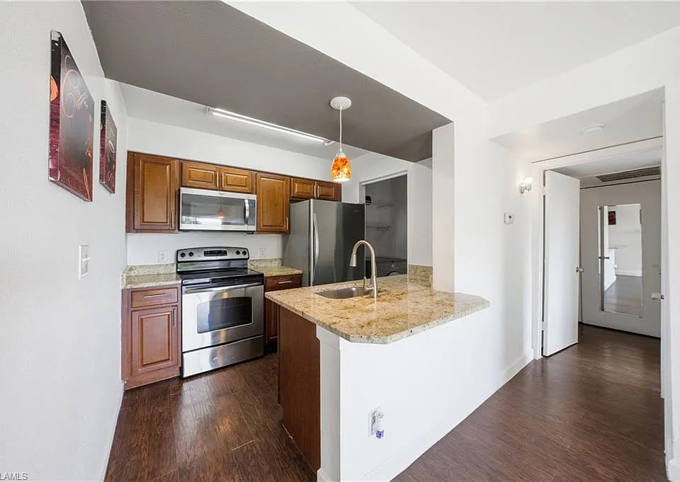2925 Winkler Ave #920