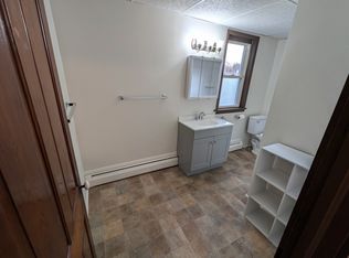 1944 Broad St APT B, East Petersburg, PA 17520