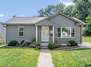 2812 S 40th St, Omaha, NE 68105