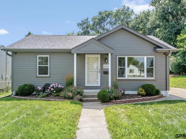 2812 S 40th St, Omaha, NE 68105