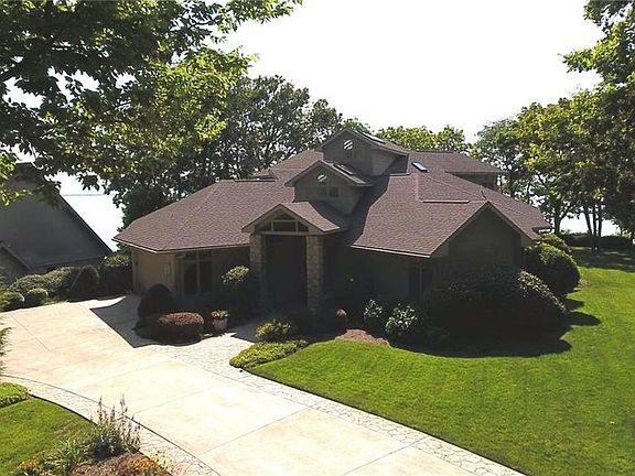 3rd image of 2988 N Sunset Dr