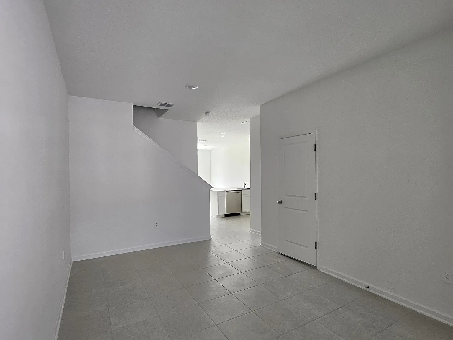 3 bed, 2.5 bath, 1840 sqft, $2,100 — Photo 2