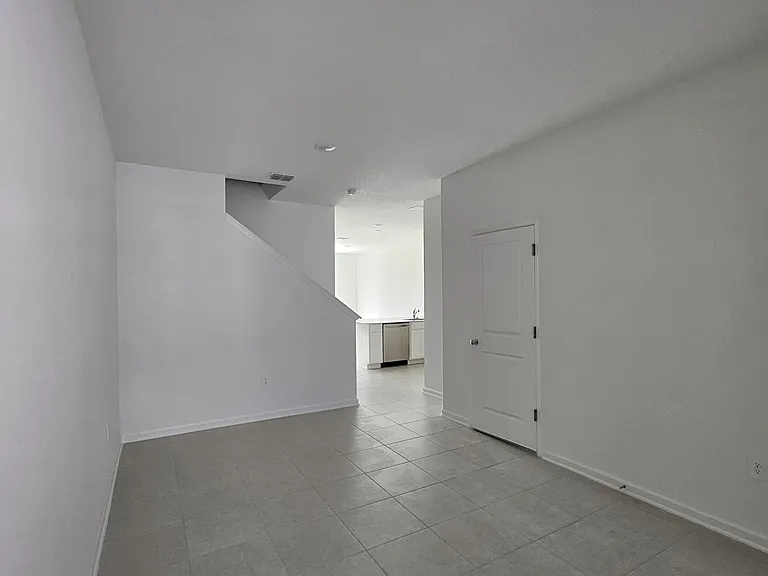 3050 Chantilly Dr — Photo 3