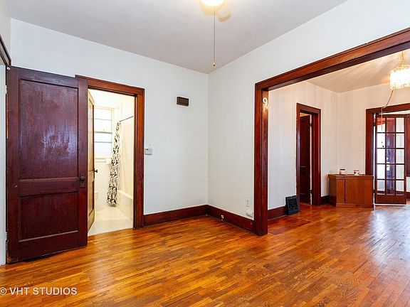 4th image of 464 W Broadway St